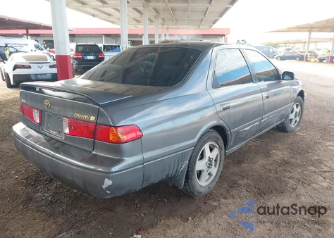 2001 Toyota Camry Le z USA, uszkodzony, nr VIN JT2BG22K010592881